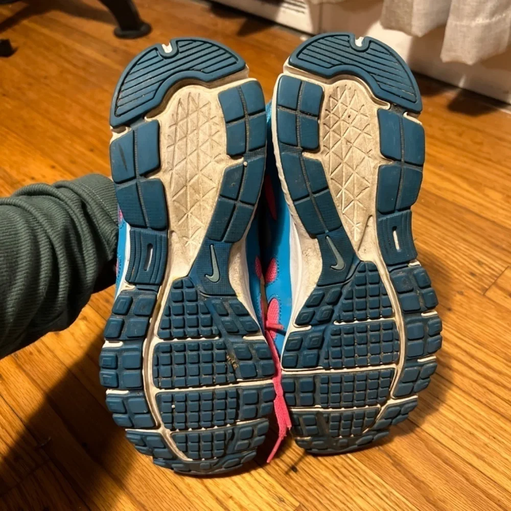 Nike youth sneakers size 7